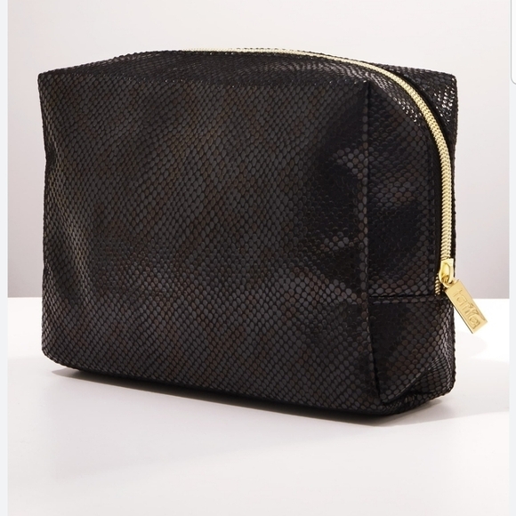 Tarte | Fierce & Feisty Makeup Bag - Picture 1 of 9